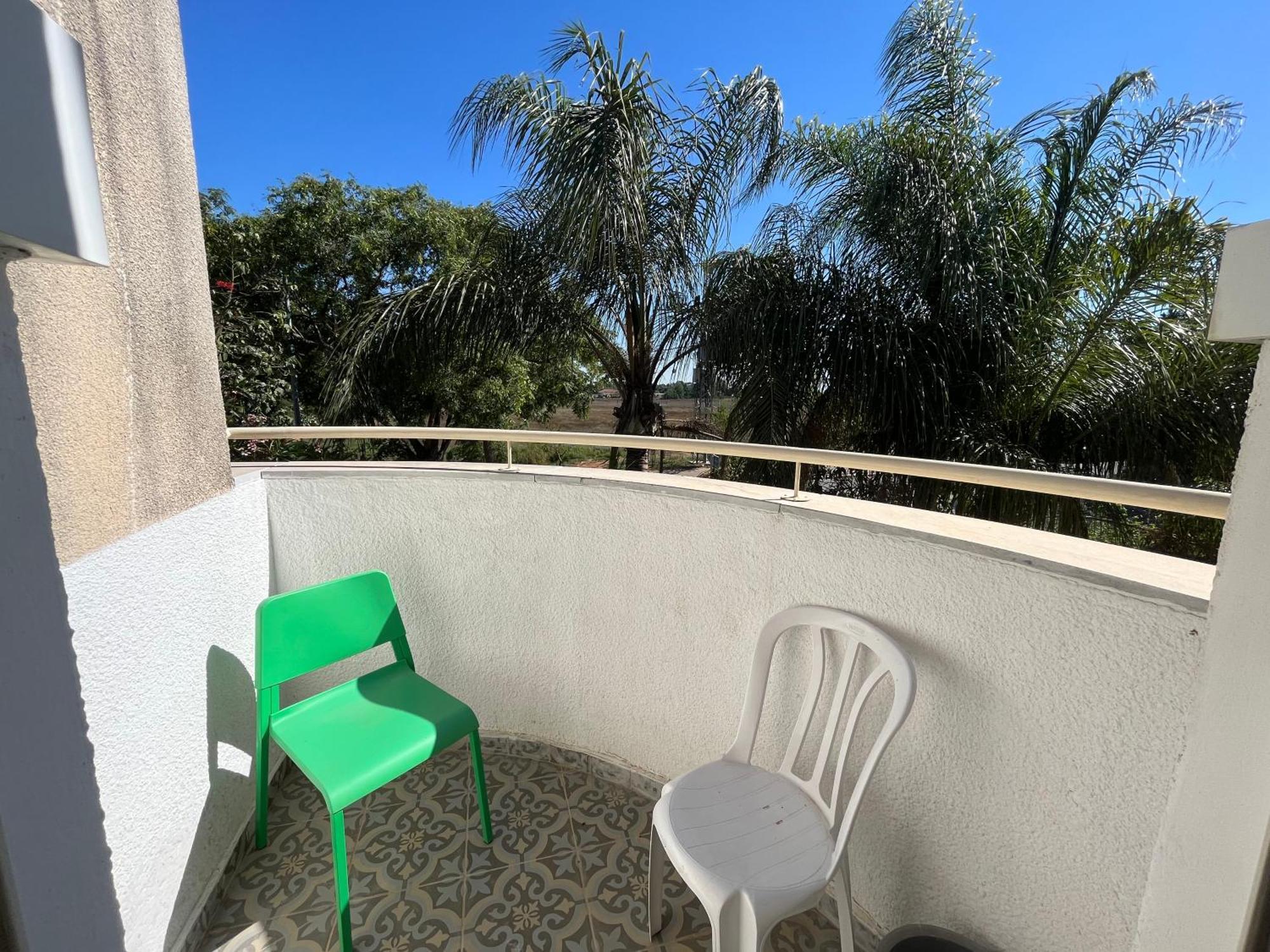 בית מרום Gan HaShomron Exterior foto